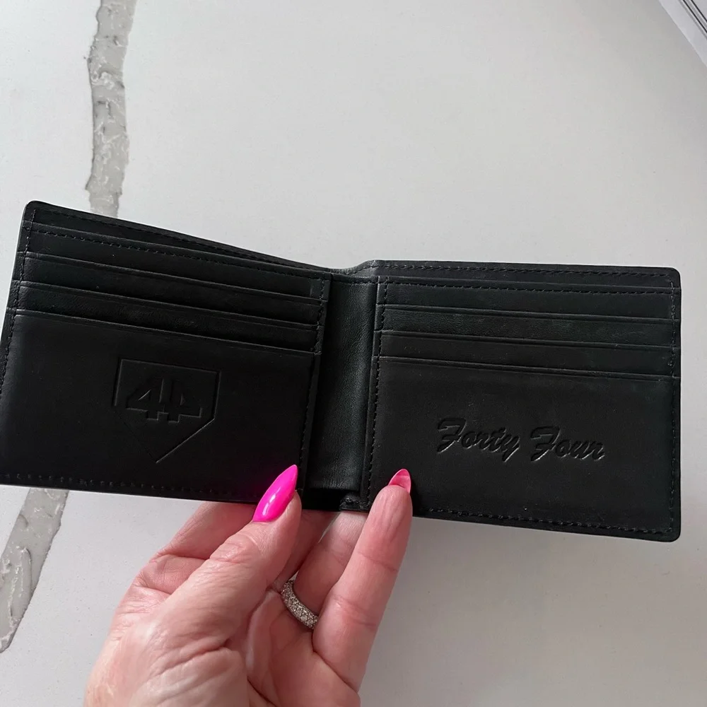 Men's 44pro Black Bifold Wallet